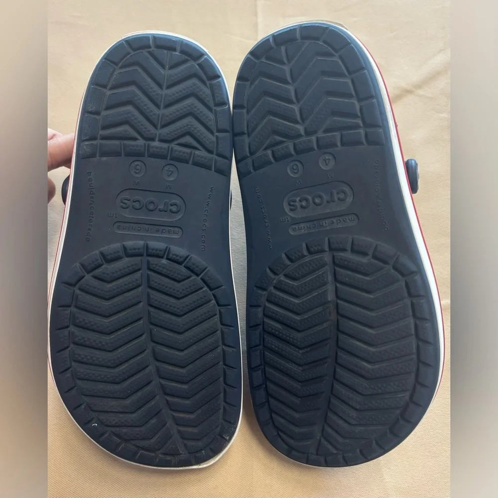 CROCS Kids Navy Clogs with‎ Dinosaur Charms